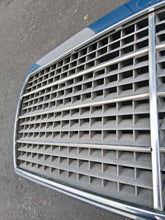Load image into Gallery viewer, 85-93 Mercedes Benz W124 OEM grille 1248880223