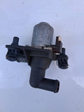 Load image into Gallery viewer, 87-89 Mercedes Benz W/S/C124 Heater Control Valve 0008307284 OEM
