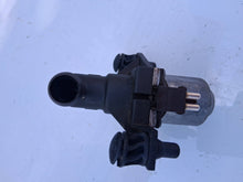 Load image into Gallery viewer, 87-89 Mercedes Benz W/S/C124 Heater Control Valve 0008307284 OEM
