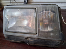 Load image into Gallery viewer, 86-93 Mercedes Benz W124 OEM headlight, RIGHT
