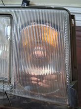 Load image into Gallery viewer, 86-93 Mercedes Benz W124 OEM headlight, RIGHT

