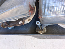 Load image into Gallery viewer, 86-91 Volkswagen Vanagon Pair Of OEM Headlights
