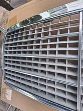 Load image into Gallery viewer, 93-95 Mercedes Benz W124 OEM grille mint 1248880323
