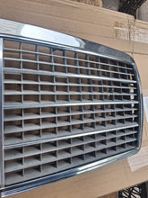 Load image into Gallery viewer, 93-95 Mercedes Benz W124 OEM grille mint 1248880323
