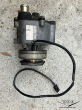 Load image into Gallery viewer, Mercedes Benz W126 R107 secondary air smog pump 1041400585
