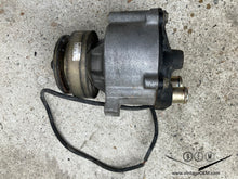 Load image into Gallery viewer, Mercedes Benz W126 R107 secondary air smog pump 1041400585
