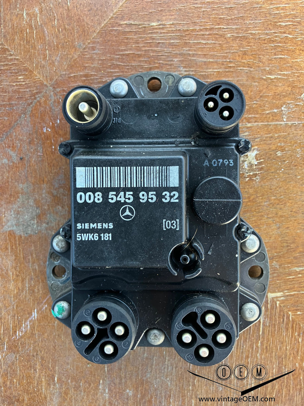 Mercedes Benz  W201/124/ ignition control module 0085459532