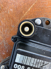 Load image into Gallery viewer, Mercedes Benz  W201/124/ ignition control module 0085459532

