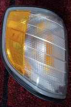 Load image into Gallery viewer, 96-99 Mercedes Benz W140 BOSCH turn signals, pair
