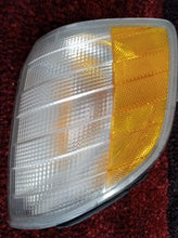 Load image into Gallery viewer, 96-99 Mercedes Benz W140 BOSCH turn signals, pair

