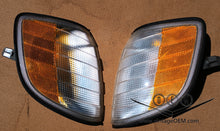 Load image into Gallery viewer, 96-99 Mercedes Benz W140 BOSCH turn signals, pair
