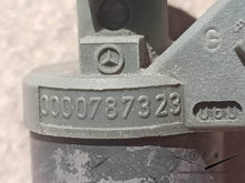 Load image into Gallery viewer, Mercedes Benz  BOSCH Fuel Injectors 0000787323 refurbished (6)
