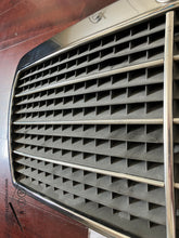 Load image into Gallery viewer, 85-93 Mercedes Benz W124 grille OEM #1248880223
