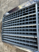 Load image into Gallery viewer, 85-93 Mercedes Benz W124 grille OEM #1248880223
