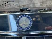 Load image into Gallery viewer, 85-93 Mercedes Benz W124 grille OEM #1248880223
