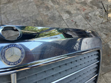 Load image into Gallery viewer, 85-93 Mercedes Benz W124 grille OEM #1248880223
