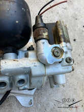 Load image into Gallery viewer, 85-93 Mercedes Benz W124 4Matic ASD Solenoid Valve Accumulator 1243503557
