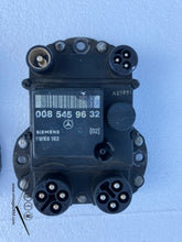 Load image into Gallery viewer, Mercedes Benz  W201/126/124 ignition control modules
