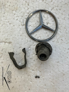 84-93 Mercedes Benz W201 OEM grille mint 2018880223
