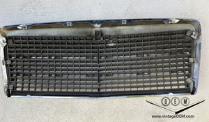 84-93 Mercedes Benz W201 OEM grille mint 2018880223