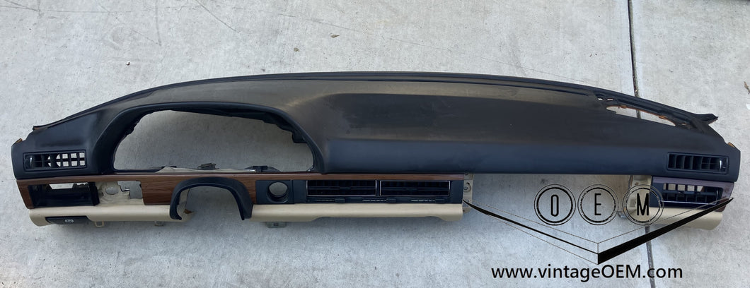 79-91 Mercedes Benz W126 dashboard black/beige, mint