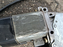 Load image into Gallery viewer, 77-86 Mercedes Benz C123 front Right Door Window Regulator 1267026465
