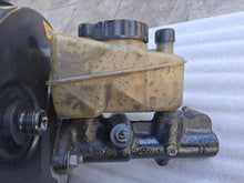 Load image into Gallery viewer, Mercedes Benz W123 brake booster, slave cylinder and reservoir
