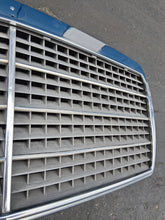 Load image into Gallery viewer, 85-93 Mercedes Benz W124 OEM grille  1248880223
