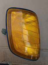 Load image into Gallery viewer, 85-93 Mercedes Benz W124 turn signal RIGHT
