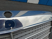 Load image into Gallery viewer, 85-93 Mercedes Benz W124 OEM grille  1248880223
