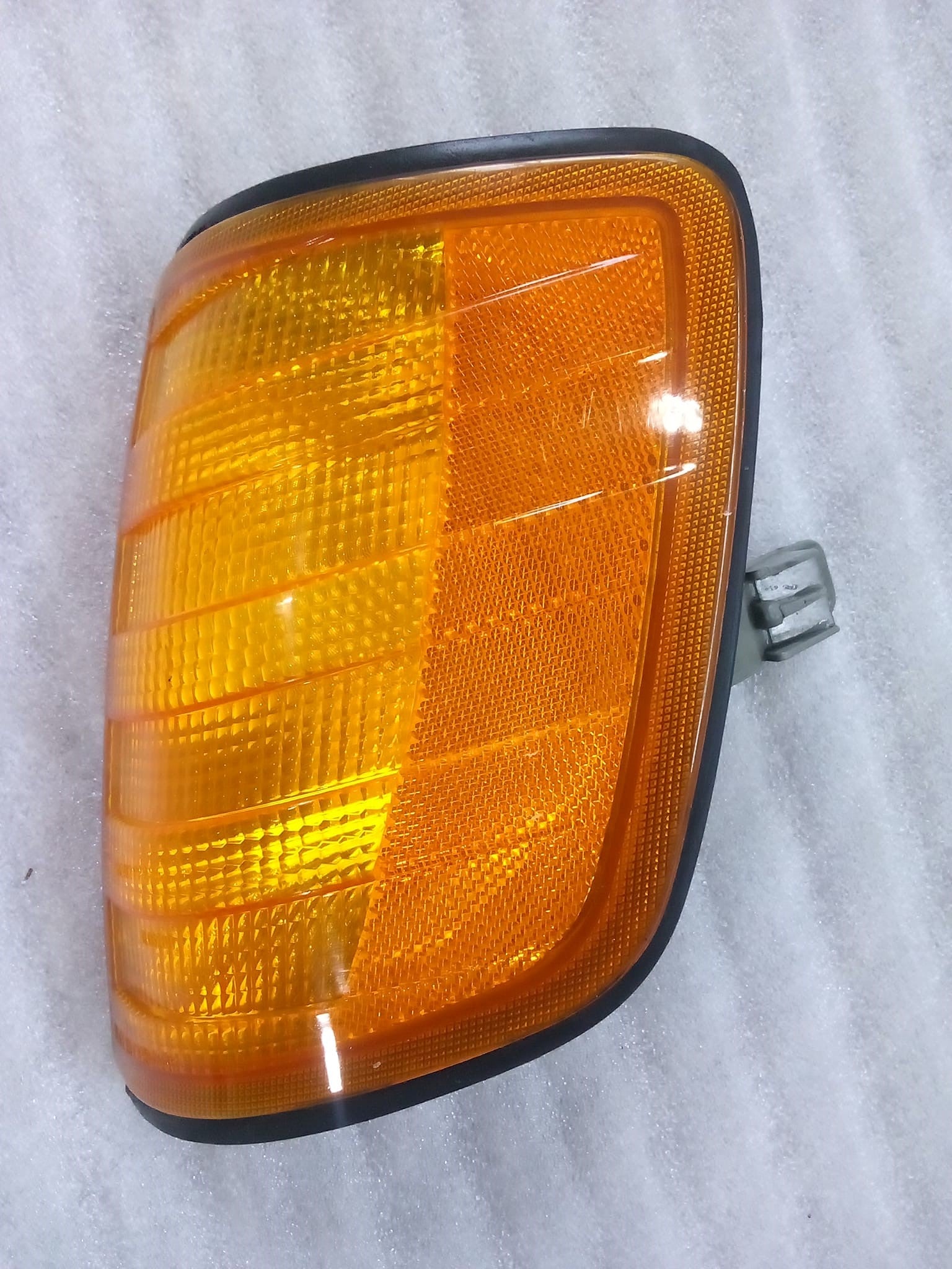 85-93 Mercedes Benz W124 turn signal LEFT – Vintage OEM
