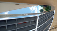Load image into Gallery viewer, 93-95 Mercedes Benz W124 OEM grille mint 1248880323
