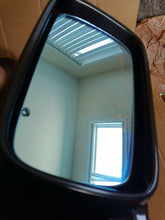 Load image into Gallery viewer, 91-99 BMW E36 OEM mirrors pair black
